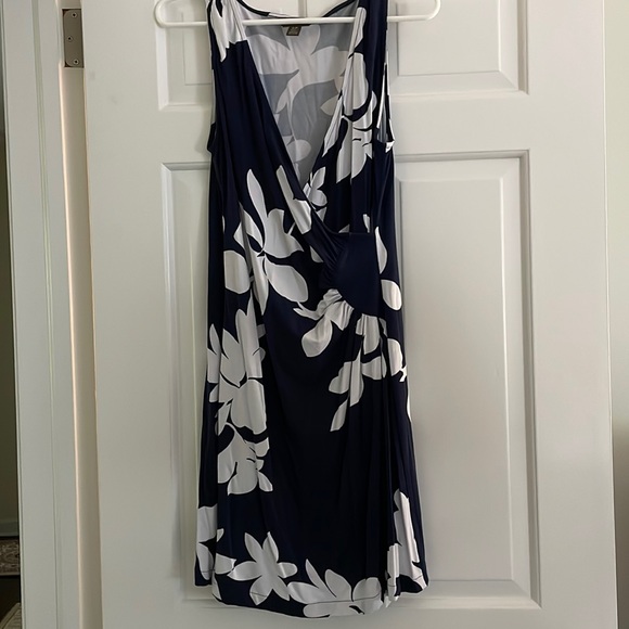 Side ruched navy & white summer cotton blend wrap dress. Very figure flattering - Picture 1 of 3
